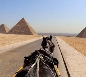 Giza Pyramids Tour With Horse Carriage Ride