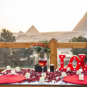Giza: Dinner with Pyramids All Around You at Rooftop7000