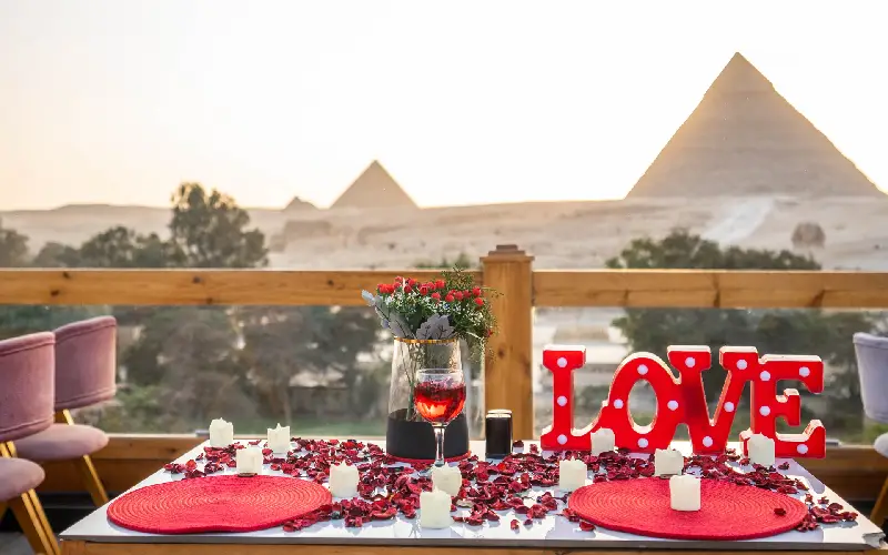 Giza: Dinner with Pyramids All Around You at Rooftop7000