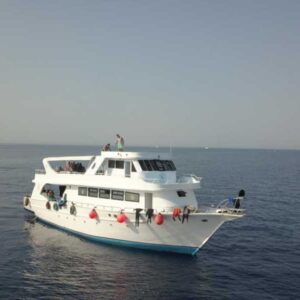 Yacht Diving Tour with 2 Dives & Lunch in Hurghada