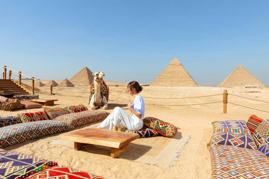 Half Day Tour to Giza Pyramids with Lunch at 9 Pyramids Lounge